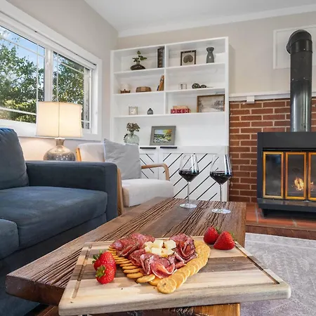 6-Min Walk To Lake - Home W/Fire-Pit & Pool Table
